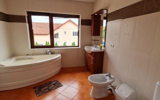 Super oferta!!!Vila spațioasă în Ghiroda! - Poză 8