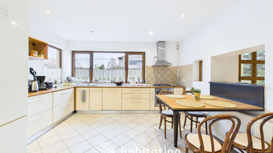 Casă individuală cu spațiu amplu și liniște absolută în Ghiroda - Poză 10