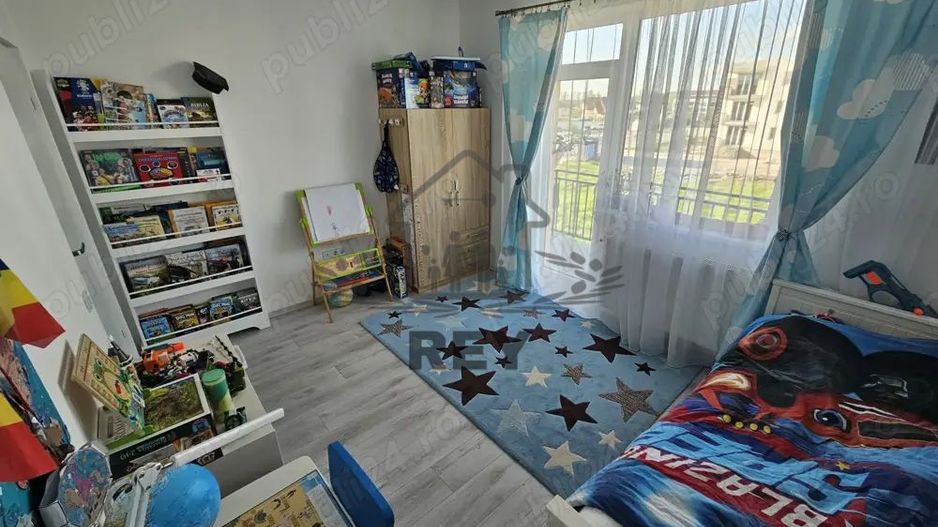 Vand apartament 3 camere in Selimbar - Poză 8