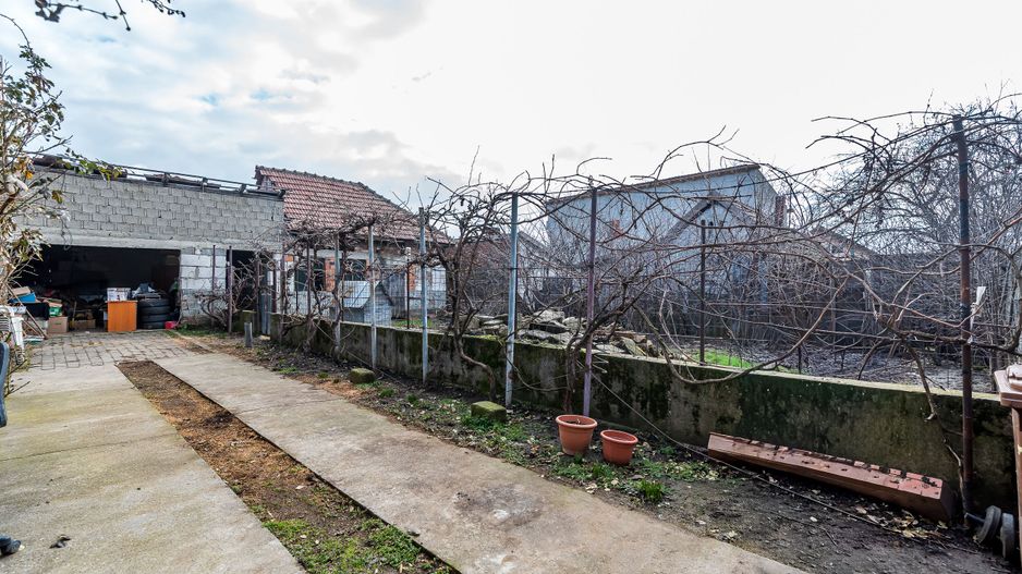 Casă de renovat cu 773 mp teren la preț de apartament - Poză 4