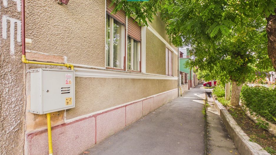 Casă cu 3 camere și teren de 450 mp în Pârneava - Poză 2