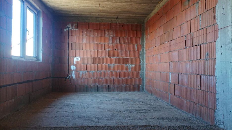 Aproape de oraș! Vânzare casă cu 5 camere în Ulmi! - Poză 11