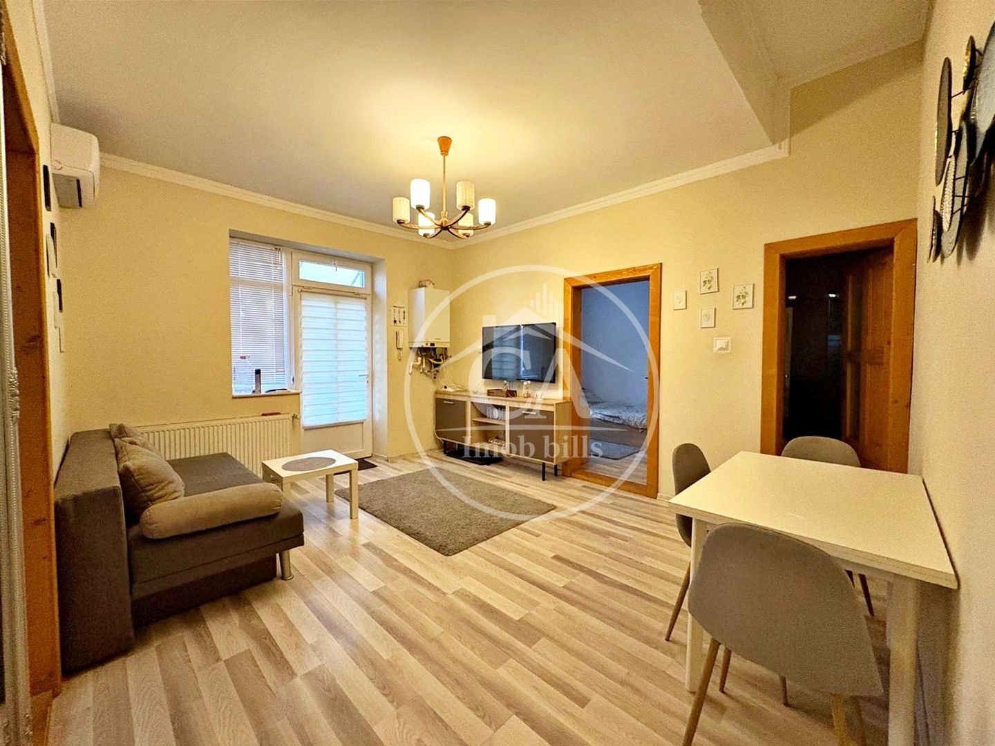 Casa de inchiriat cu 3 camere la curte comuna in zona centrala, Oradea - Poză 2
