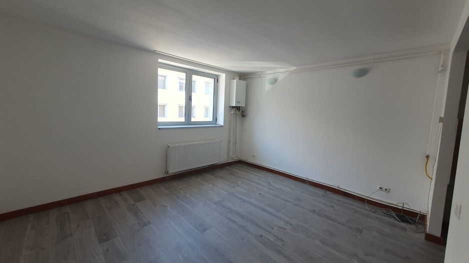 BRASADAS vinde garsoniera la etajul 2 pe B-ul Closca. - Poză 7