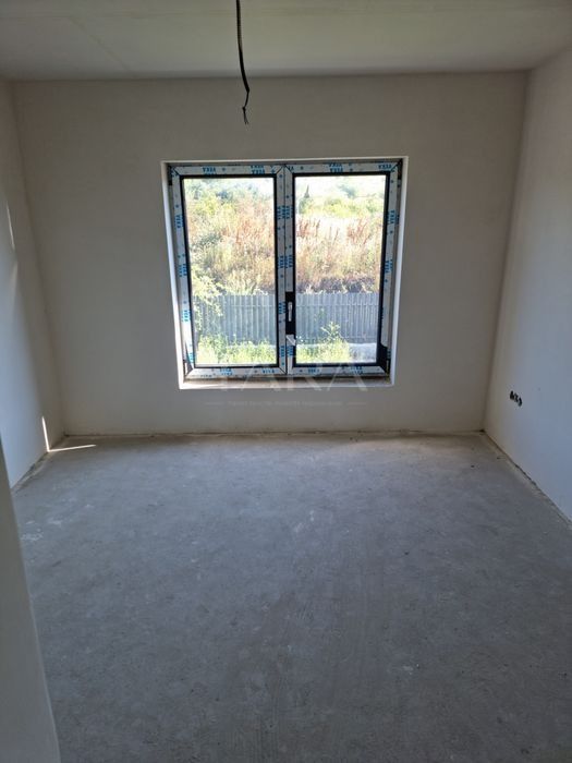 Casa cu 4 camere de vanzare in Iris - Poză 2