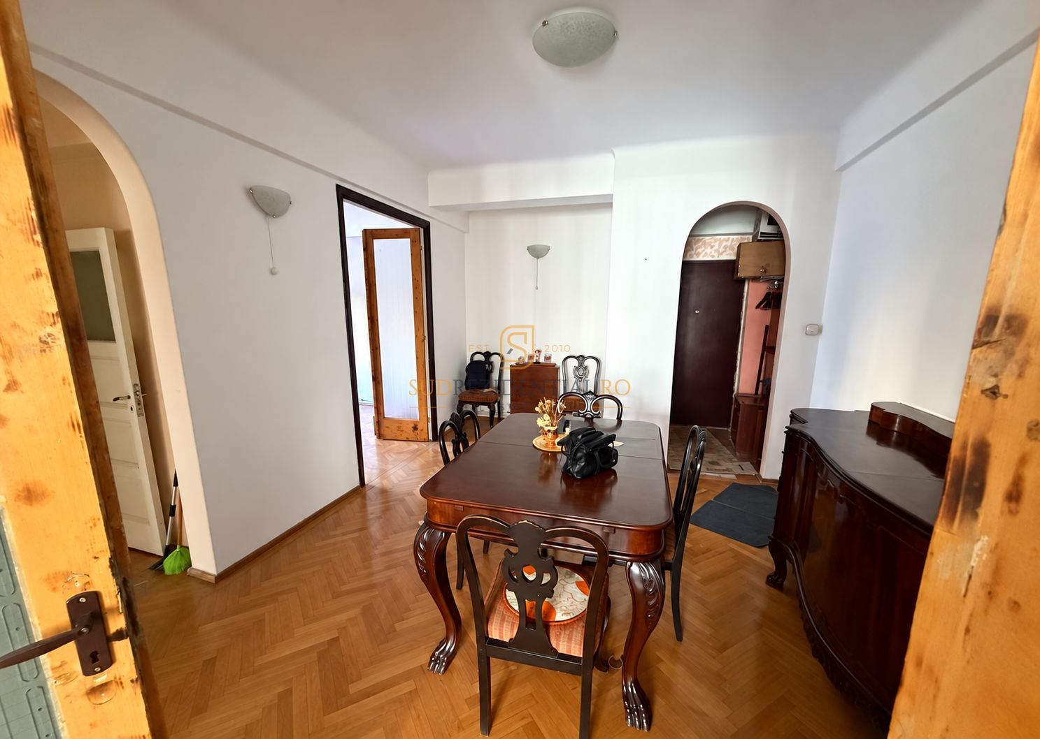 Apartament cu 4 camere în zona Universitate – proprietate cu istorie - Poză 1