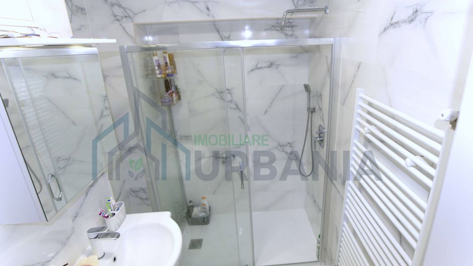 Apartament spatios renovat, Podu Iloaiei - 4 camere, pret 150.000 EUR - Poză 10