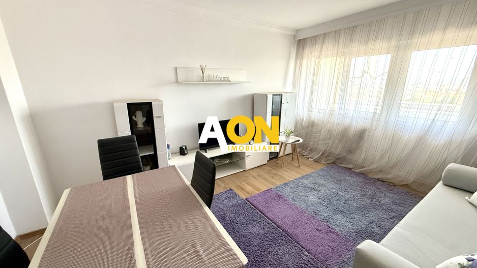 De vanzare apartament 2 camere, vedere superba Cetatea Alba Carolina - Poză 2