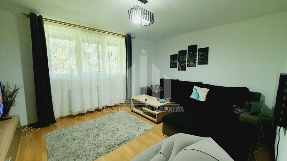 Apartament 3 camere in Cetate cu loc de parcare, curte si boxa - Poză 2