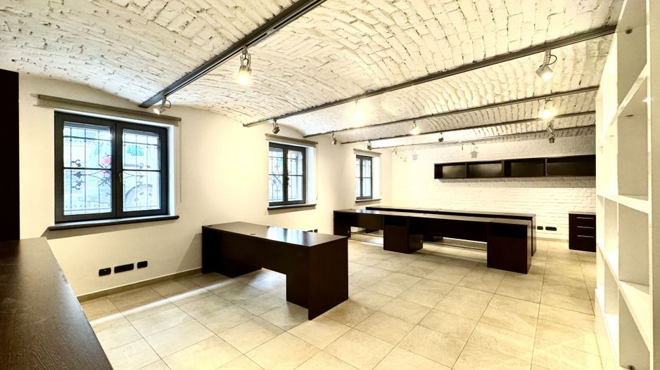 Spațiu de Birouri Elegant în Clădire Istorică Renovată – Piața Unirii, - Poză 2