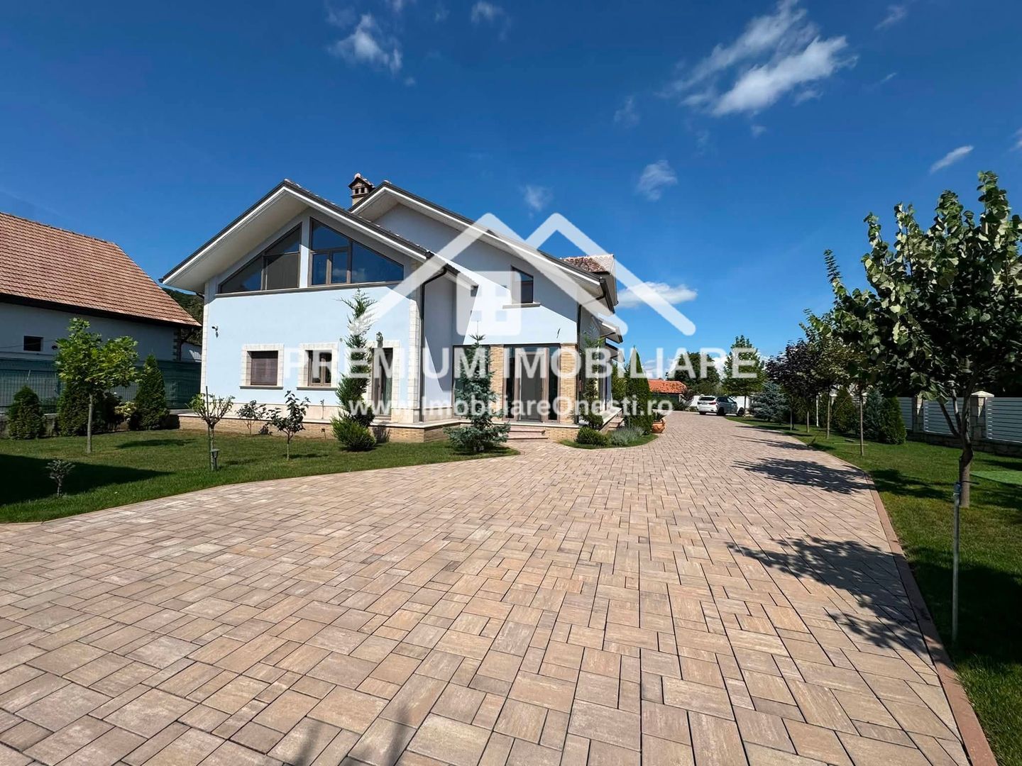 PROPRIETATE DEOSEBITĂ | 1.600 MP TEREN | 495 MP CASĂ | GARAJ 116 MP - Poză 1