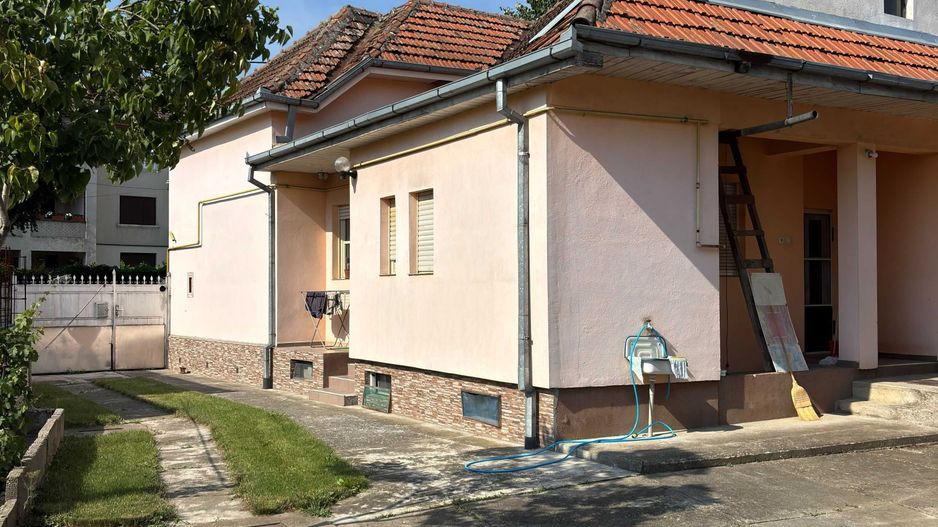 Casă deosebită cu grădină liniștită aproape de centru - Poză 2