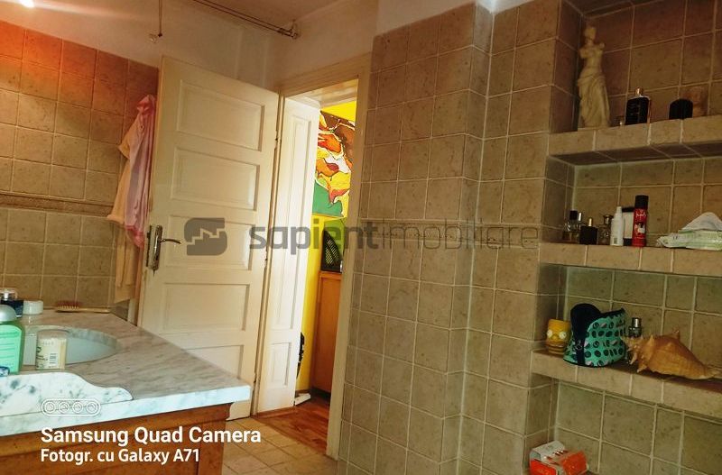 Casa cu 6 camere str.E Teodoroiu - Poză 11