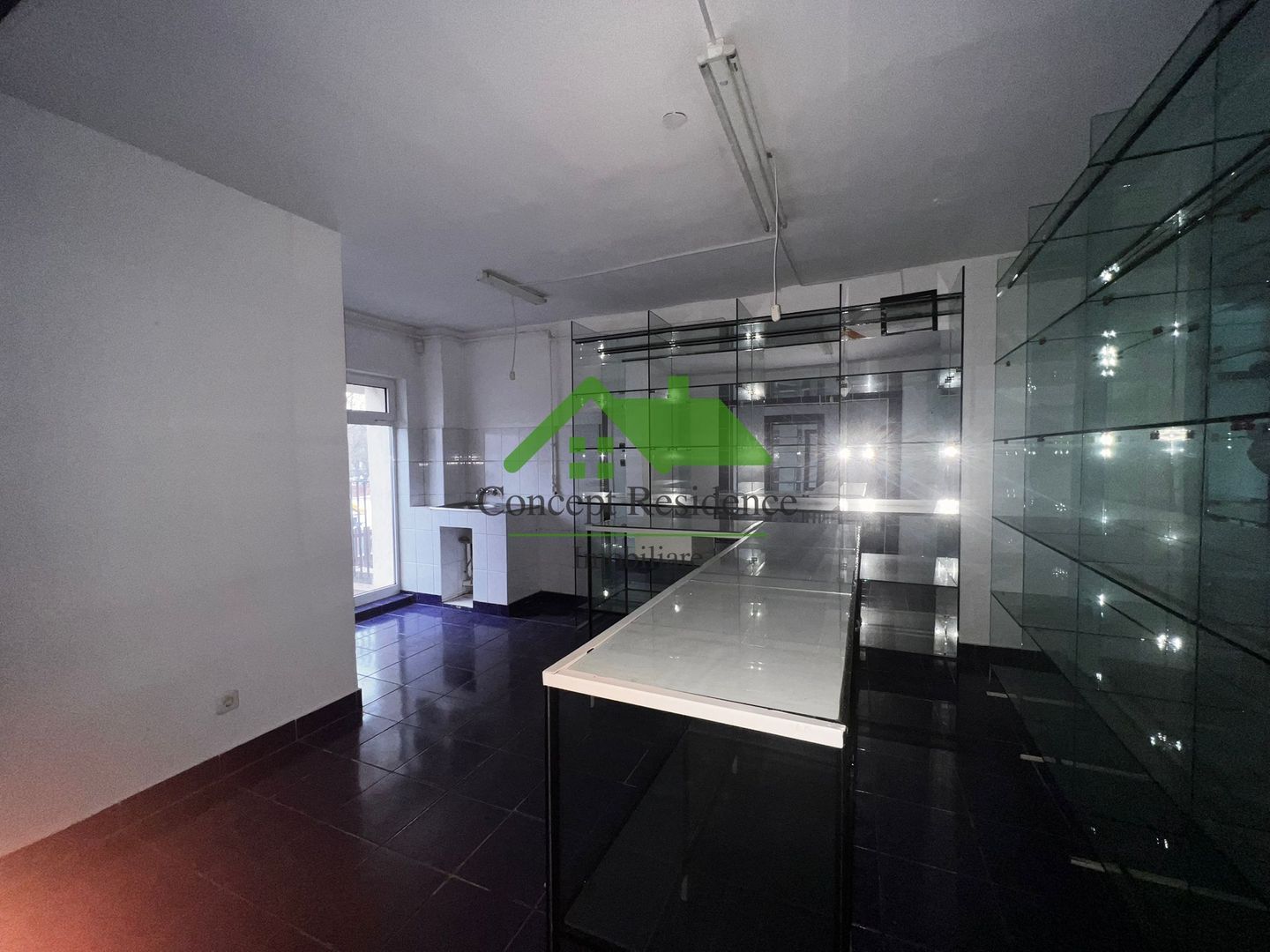 Spațiu comercial 50 mp, parter, B-dul Decebal – zonă stradală - Poză 2