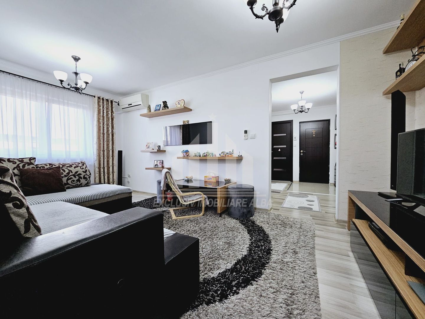 Apartament cu 3 camere de vanzare, Cetate - Poză 1