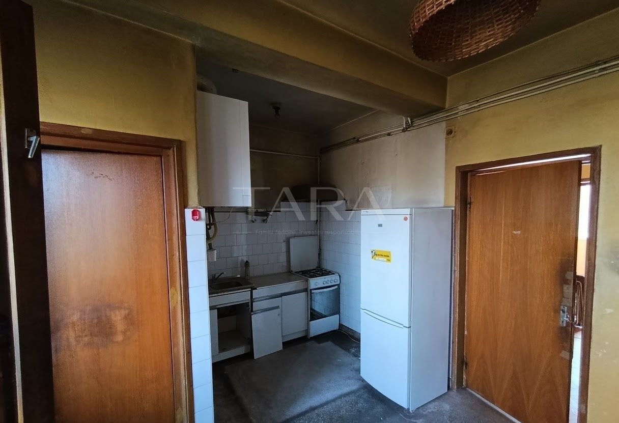 Apartament generos cu 4 camere și garaj inclus, zona Centrala - Poză 2