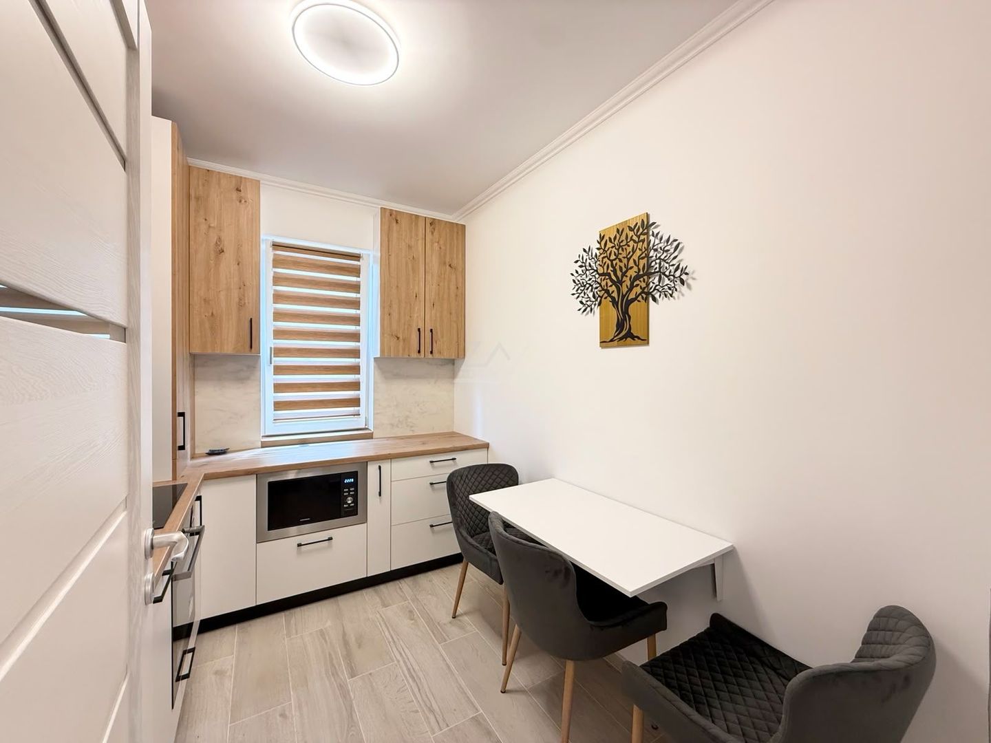 Comision 0! Mobilat si utilat complet. Bloc tip vila cu 6 apartamente si piscina - Poză 5