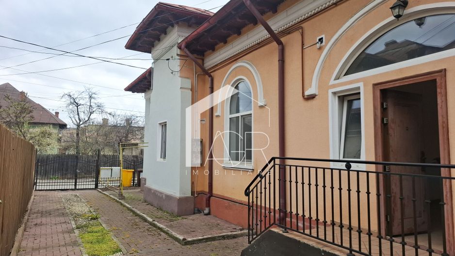 Casa cu 4 camere, zona Central - Poză 2