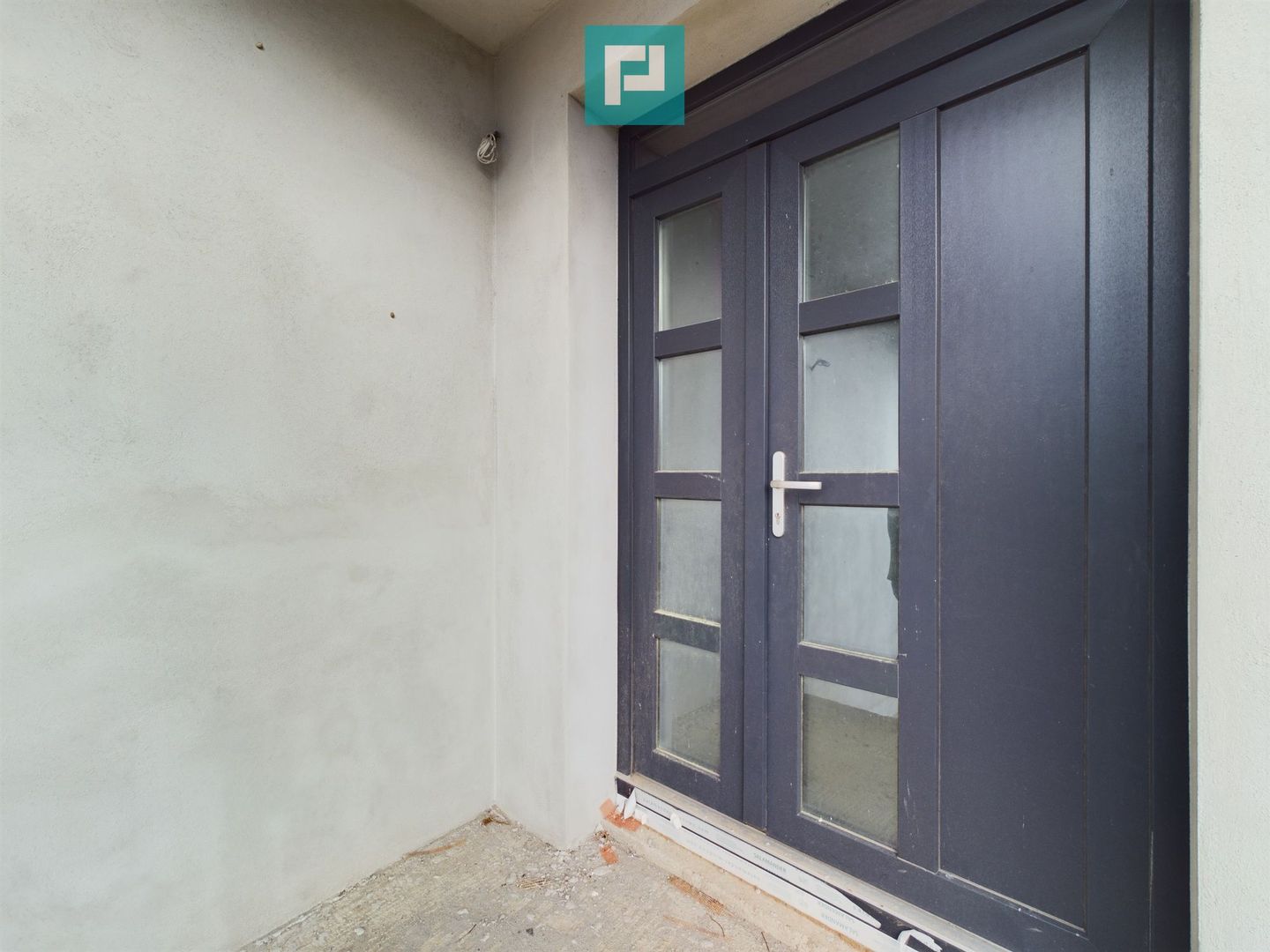 Vilă modernă pe 3 niveluri la gri în Poltura - Poză 27