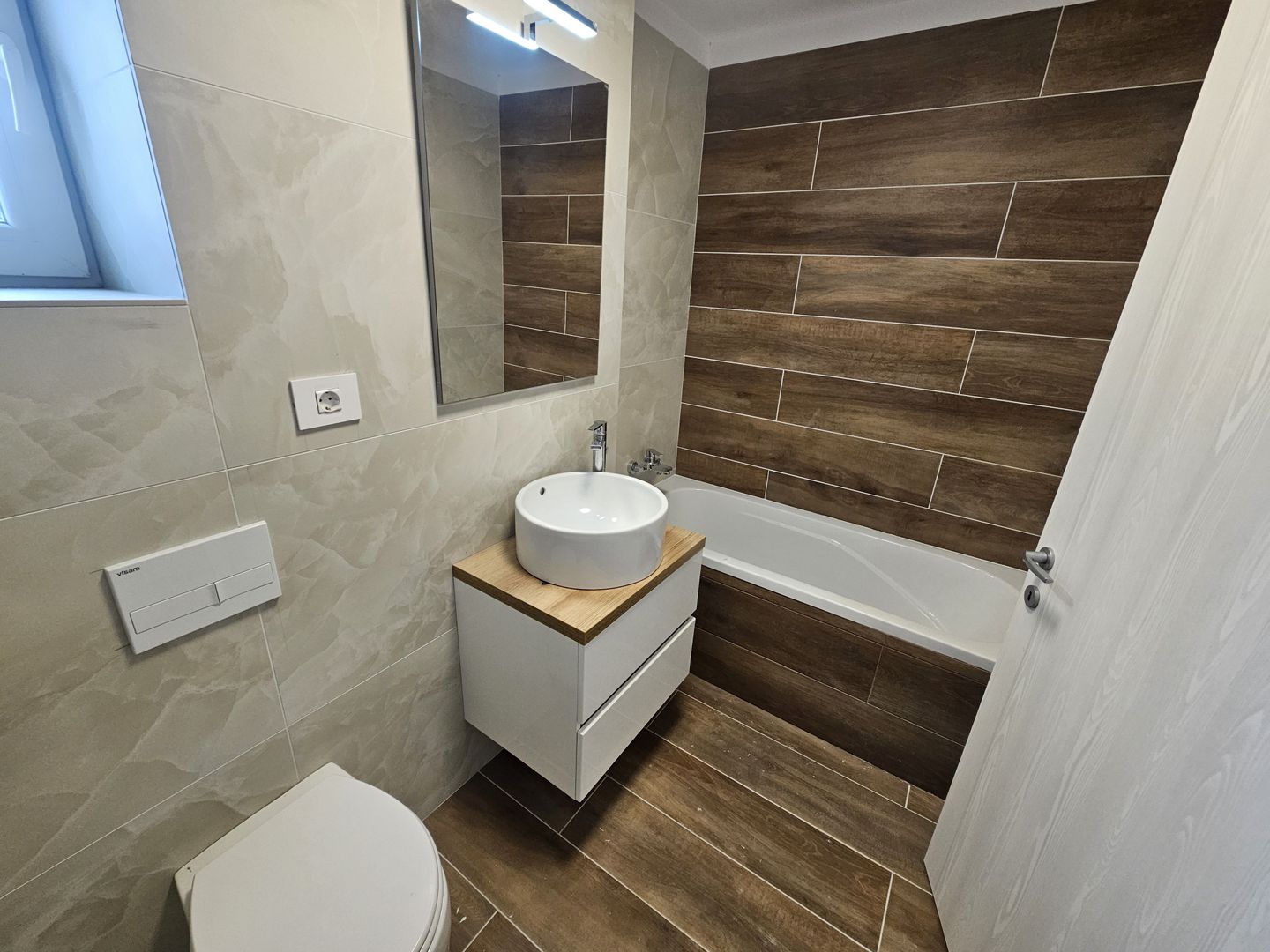 NOU ! PRIMA INCHIRIERE Apart 3 cam cu terasa 8 mp +loc de parcare - Poză 14