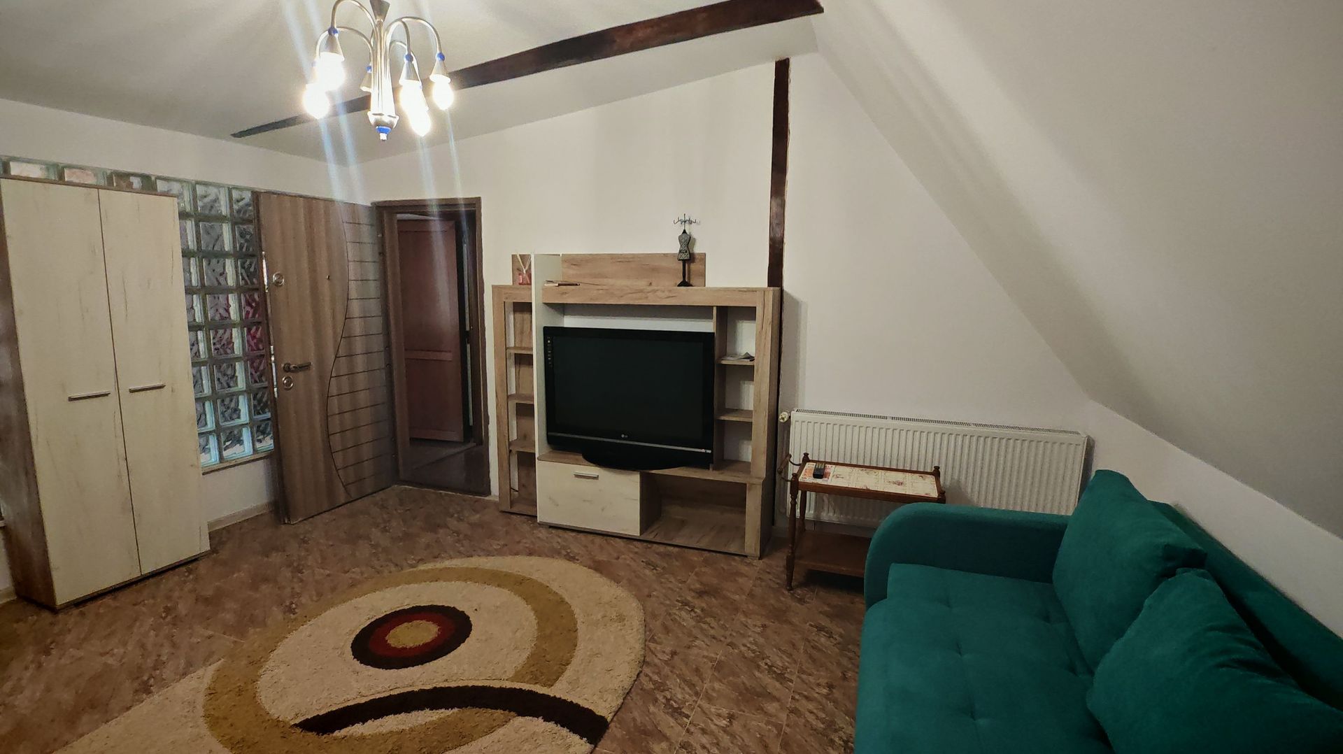 Vila cu 10 camere,pretabil compartimentare in 2 unitati separat,ASTRA. - Poză 22