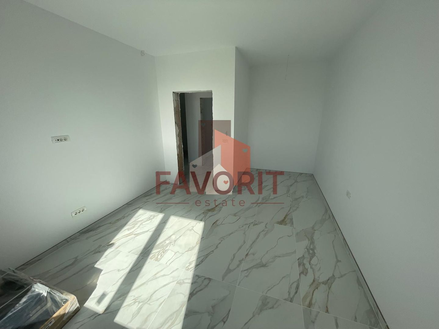 Duplex despartit prin camera tehnica. Carport. Finisaje la alegere - Poză 7