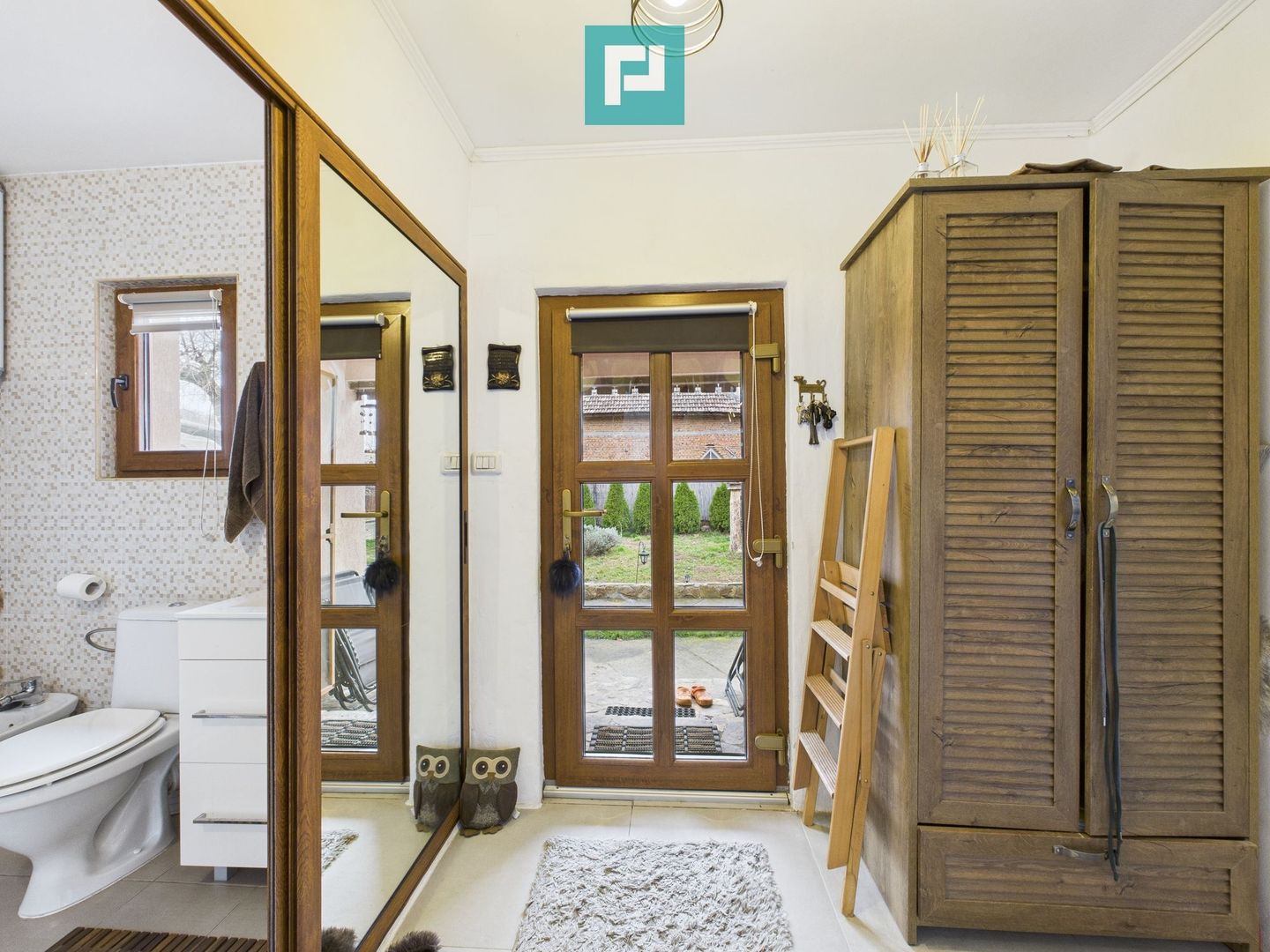 Casă renovată în localitatea Comănești, Arad - Poză 9