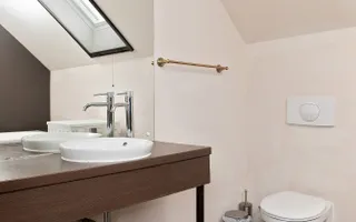 Vilă 5 dormitoare, 4 băi, 2 248mp teren, piscină. Preț: 229 000 E. - Poză 26