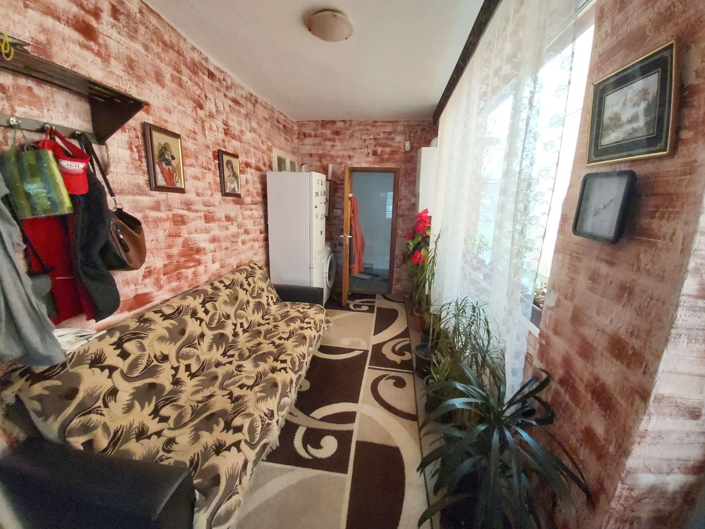 Casa de vanzare cu teren generos - Poză 7