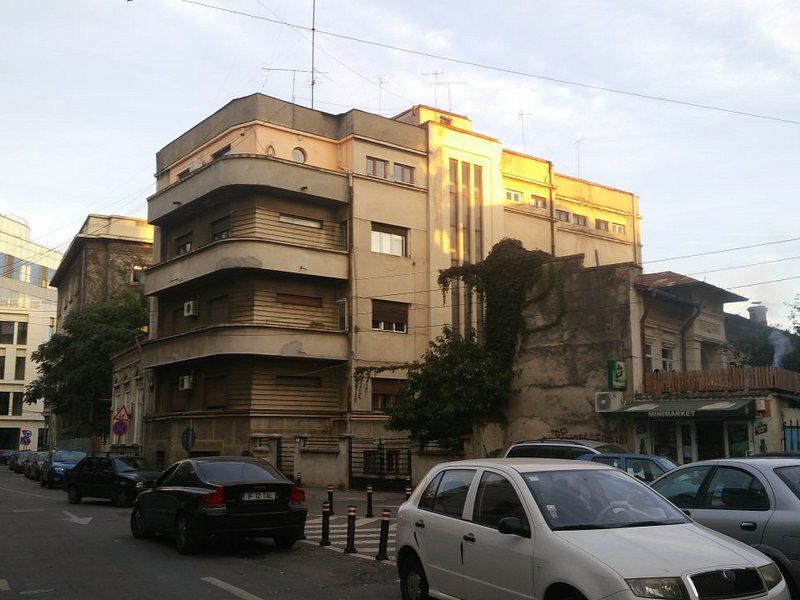 Apartament 3 camere in Romana, anexe, boxa - Poză 1