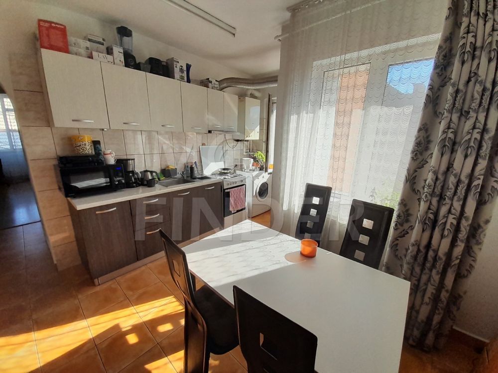 Apartament in Bloc Tip Vila zona Facultatii de Litere - Poză 2