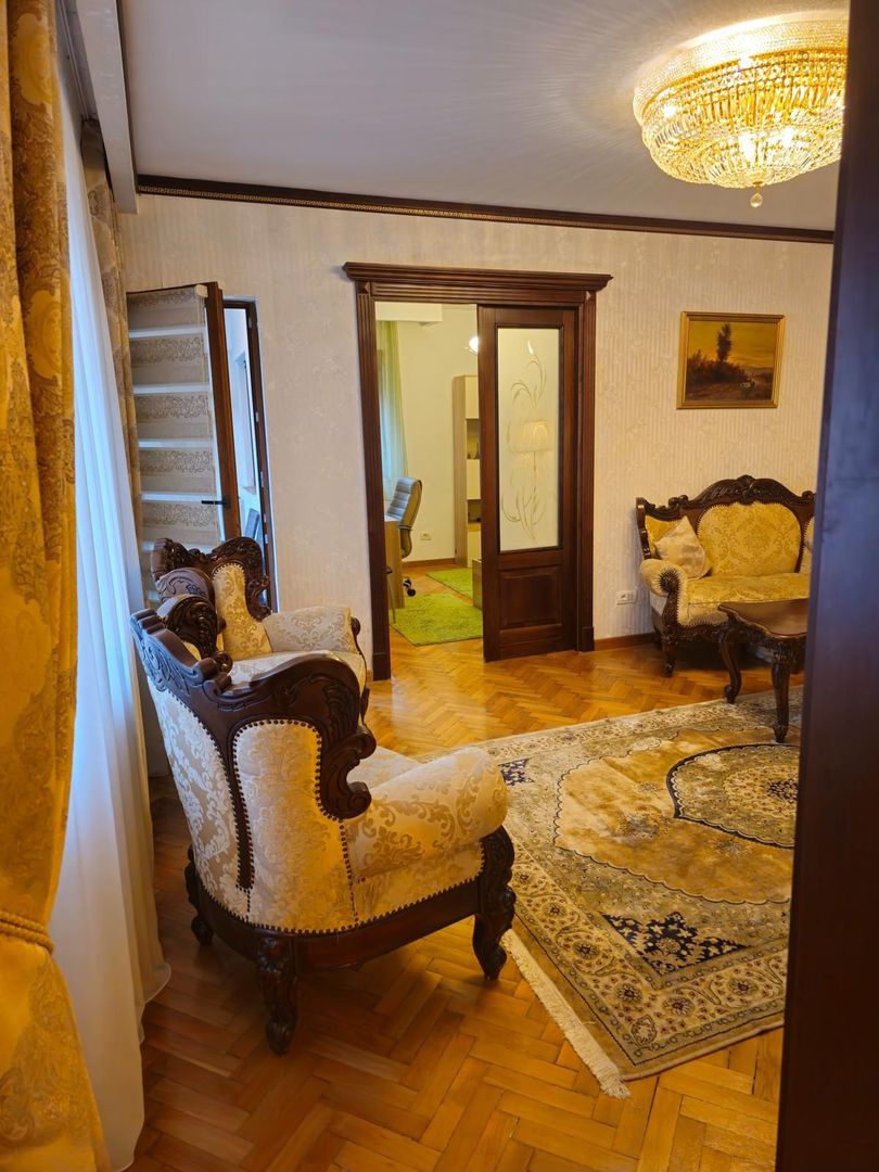 Vila frumoasa ,localizata central\ Unirii Square\Proprietar - Poză 13