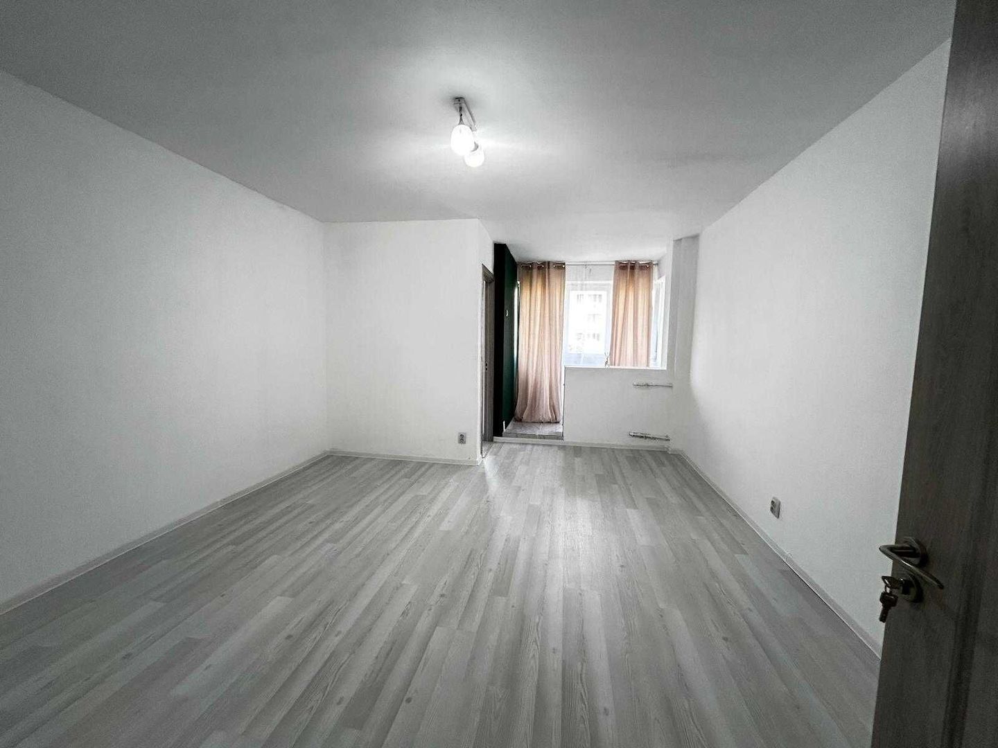 Garsoniera renovata Favorit, Drumul Taberei - Poză 1