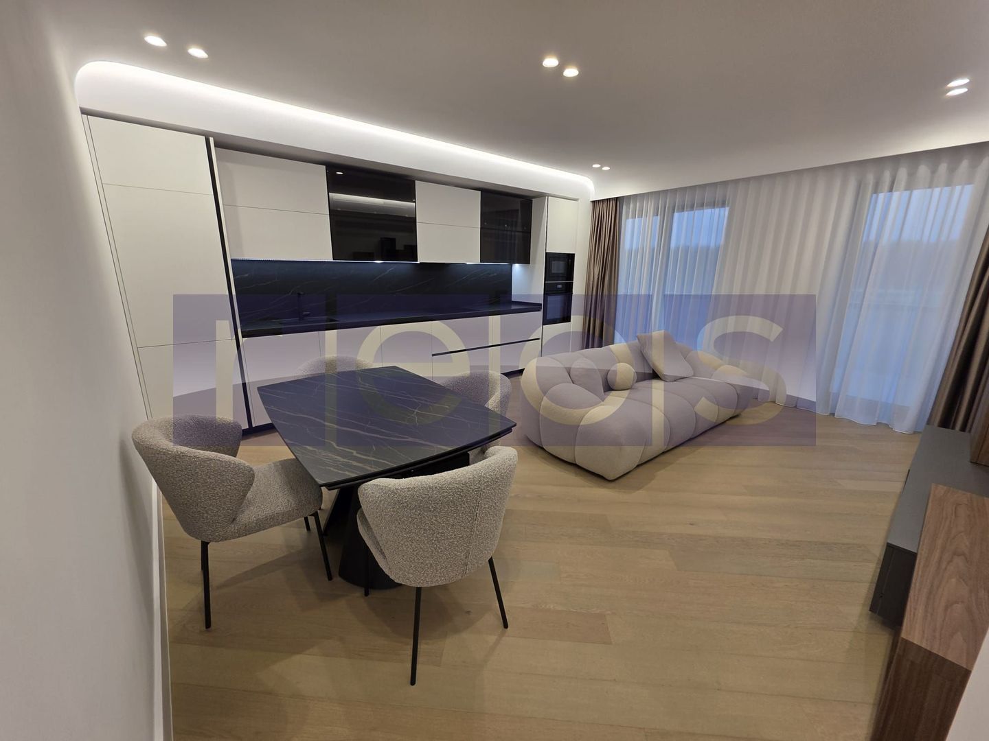VANZARE APARTAMENT 80MP | 3 CAMERE | MOBILAT-UTILAT LUX | TERASA 24MP - Poză 3