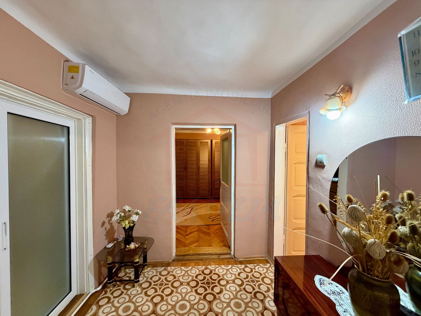 700 mp, teren intravilan, zona Centru, 150.000 euro - Poză 1