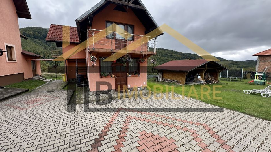 Vila cu 8 camere de vanzare, teren 1580mp, Zona Praid - Poză 3
