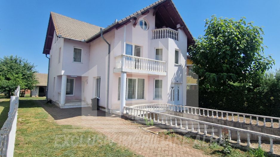 Casa individuala | De inchiriat | 320 mp | 750 mp teren | Cetate - Poză 1