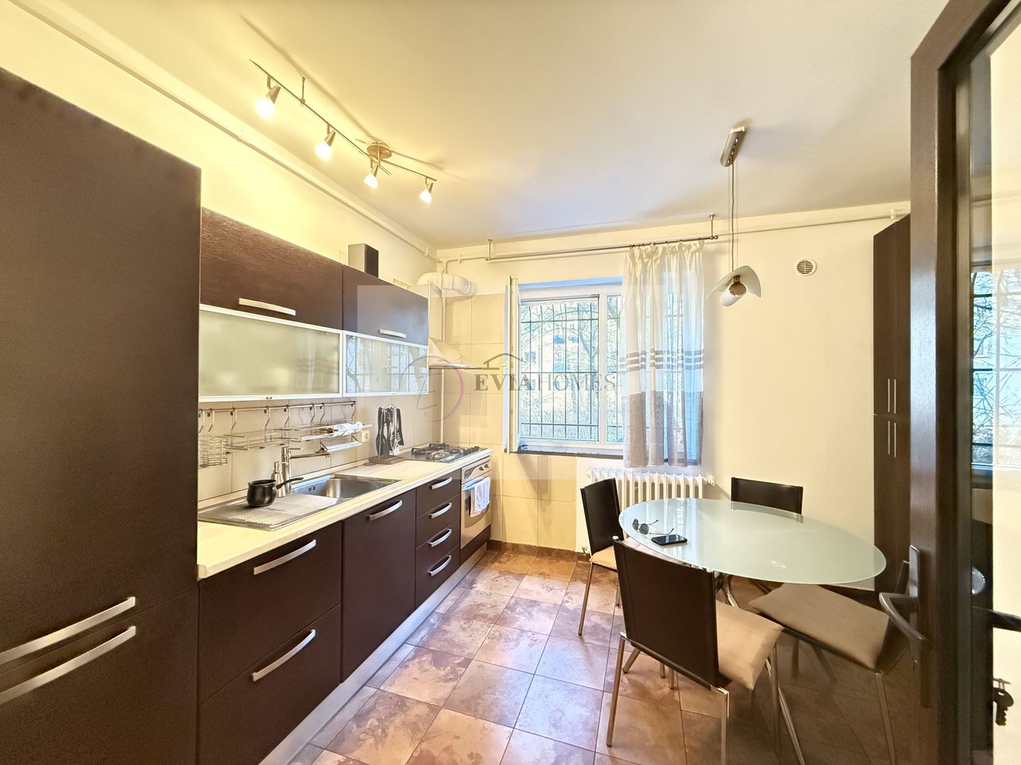 90mp /3 camere/2 bai/ parter inalt/ garaj inclus/ Cartier Plopilor - Poză 2