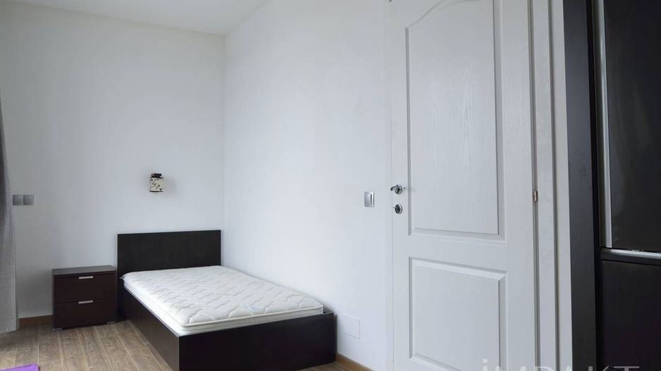 Casa cuplata cu 6 camere si curte in cartierul Intre lacuri. - Poză 17
