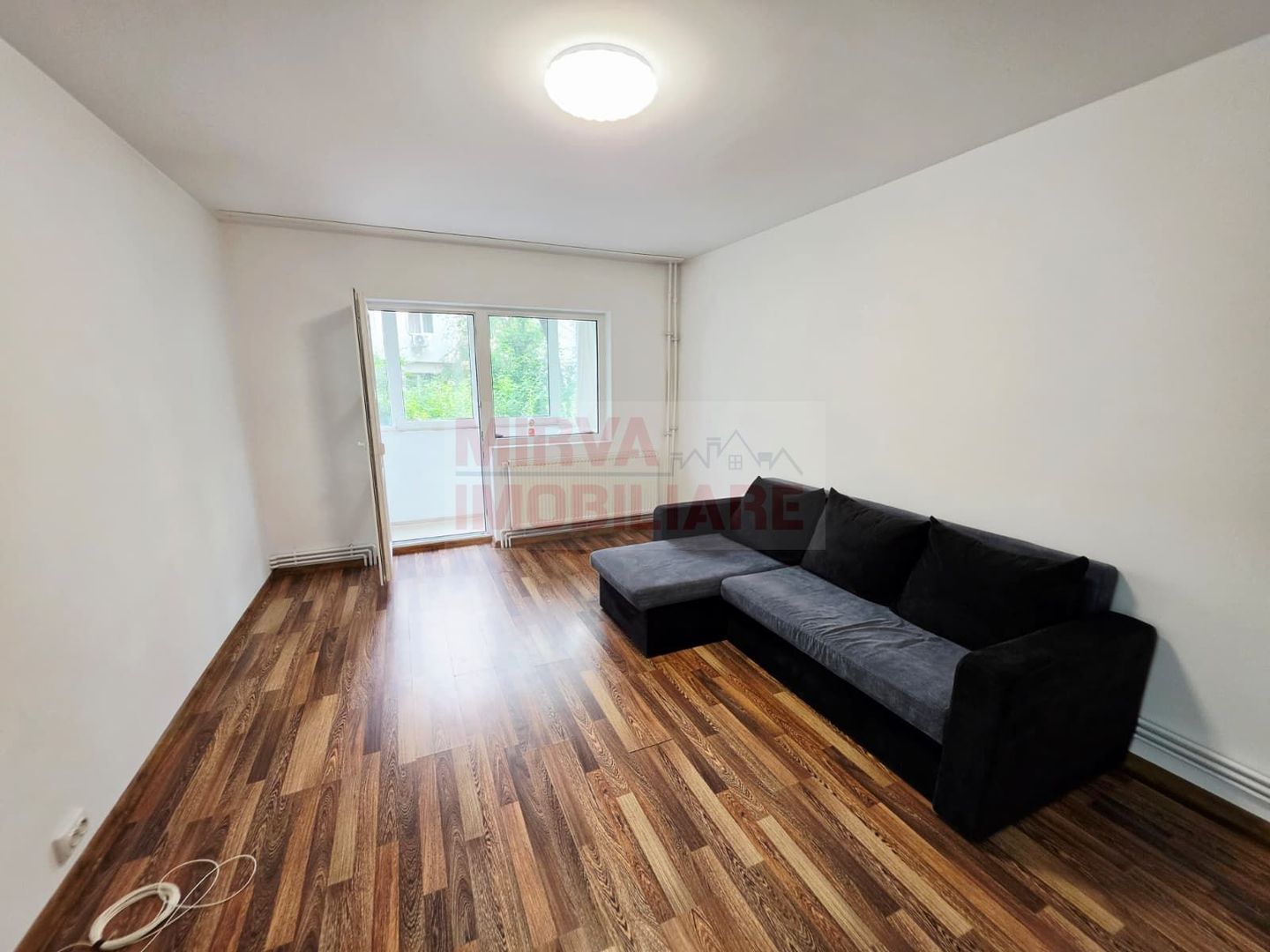 Apartament 3 camere de inchiriat, 9 Mai, 2 bai, beci - Poză 7