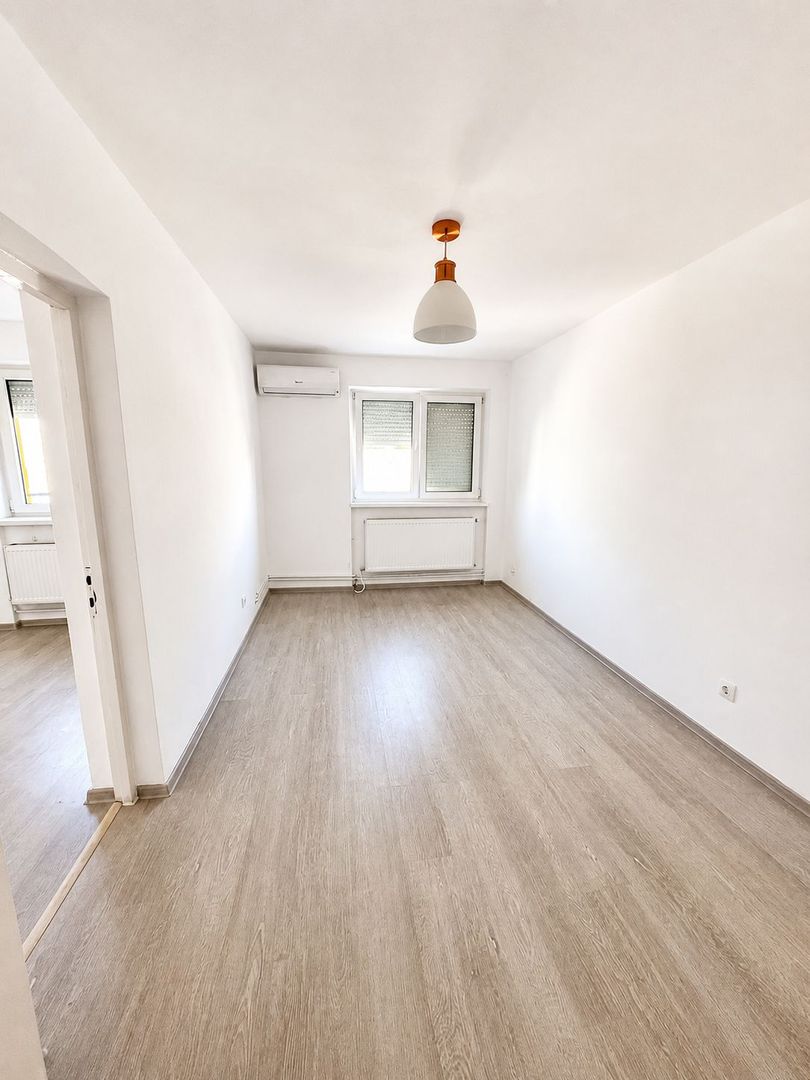 Apartament cu 3 camere renovat de vânzare in Sebeș - Poză 2