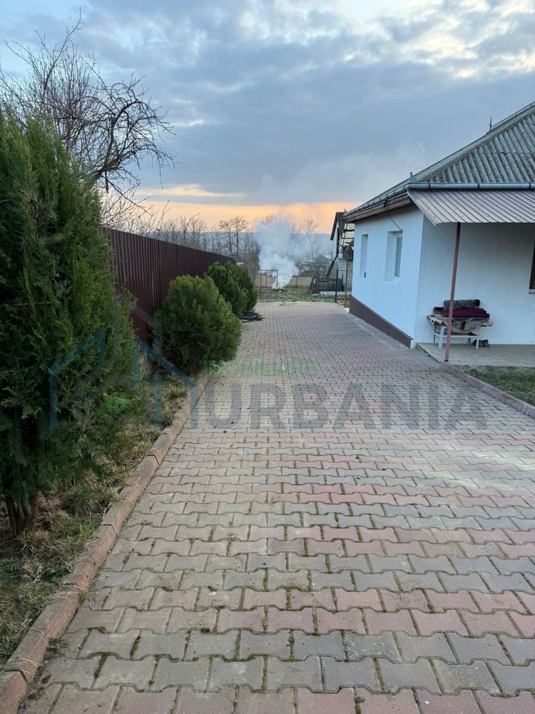 Casă de vânzare în satul Hărtoape, comuna Vânători, județul Iași - Poză 2