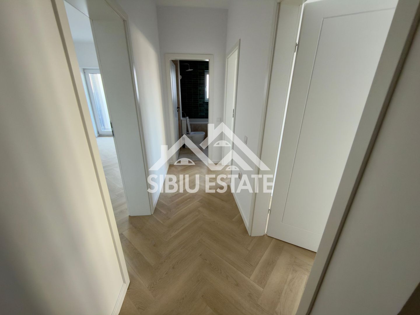 Apartament modern decomandat cu 2 camere si balcon în Șelimbăr - Poză 5