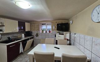 Casa 5 camere 3 bai garaj inchis si teren 700 mp utili in Lazaret - Poză 9