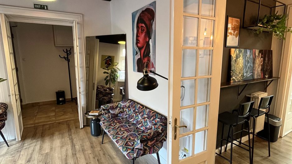 De vanzare Spatiu Birou/Apartament zona Romana Intrare Separata sect 1 - Poză 3