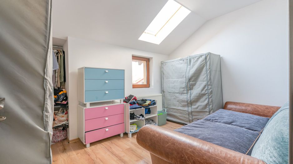 Casa insiruita compusa din 4 camere in Sanpetru - Poză 15