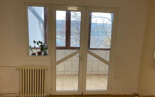 Nicolina - Cug - 4 Camere Decomandat -Etaj 3 - Bloc 1986 - Poză 3