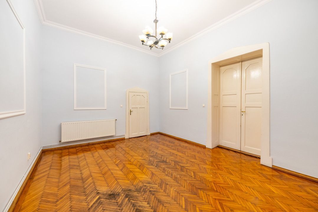 Apartament nemobilat, 3 camere, etaj 1, Bld.Revoluției - Poză 3