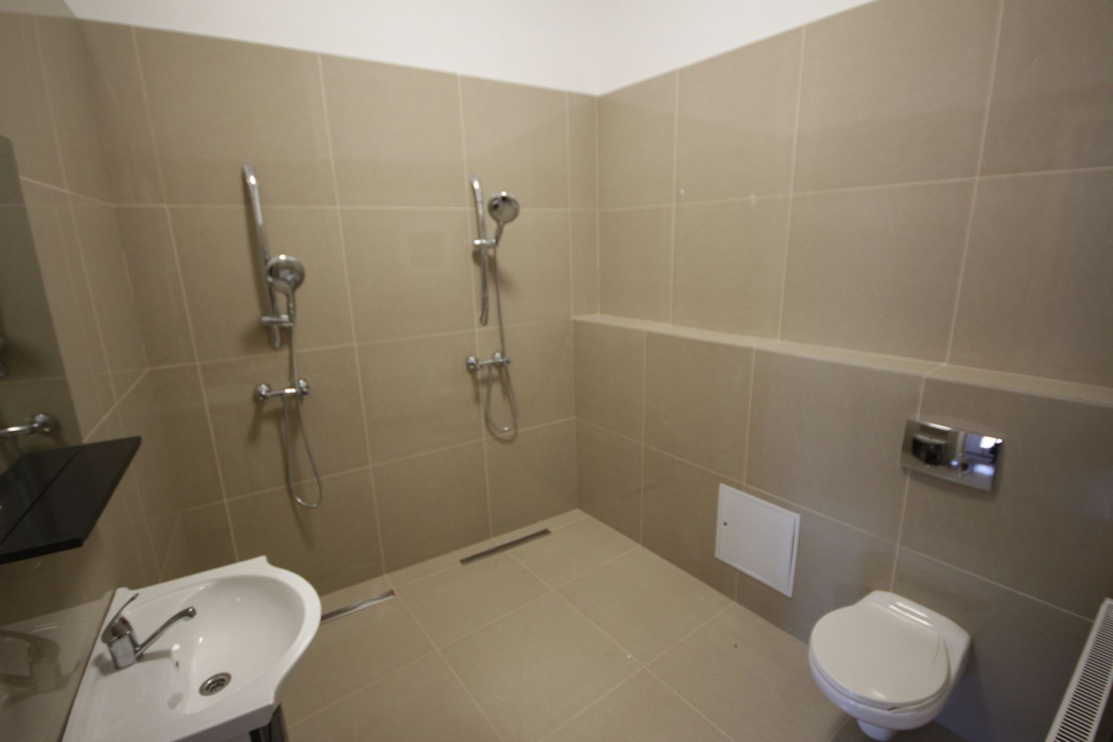 Imobil D+P+1E - 14 camere - Poză 17