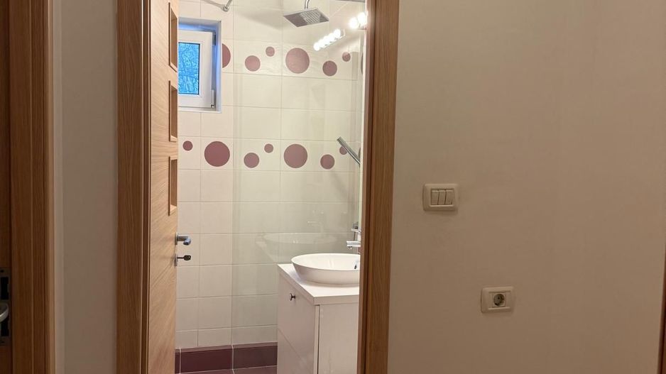 Apartament primitor 2 camere | Finisat modern | Lângă metrou Favorit - Poză 11